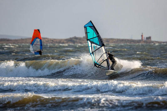 Harness the Wind with Ease: CBD’s Role in Balance and Quick Muscle Recovery for Windsurfers