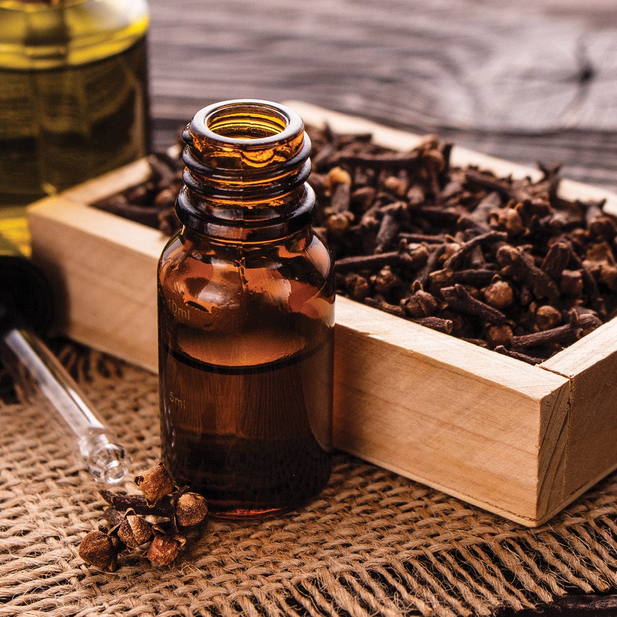 clove-leaf-oil